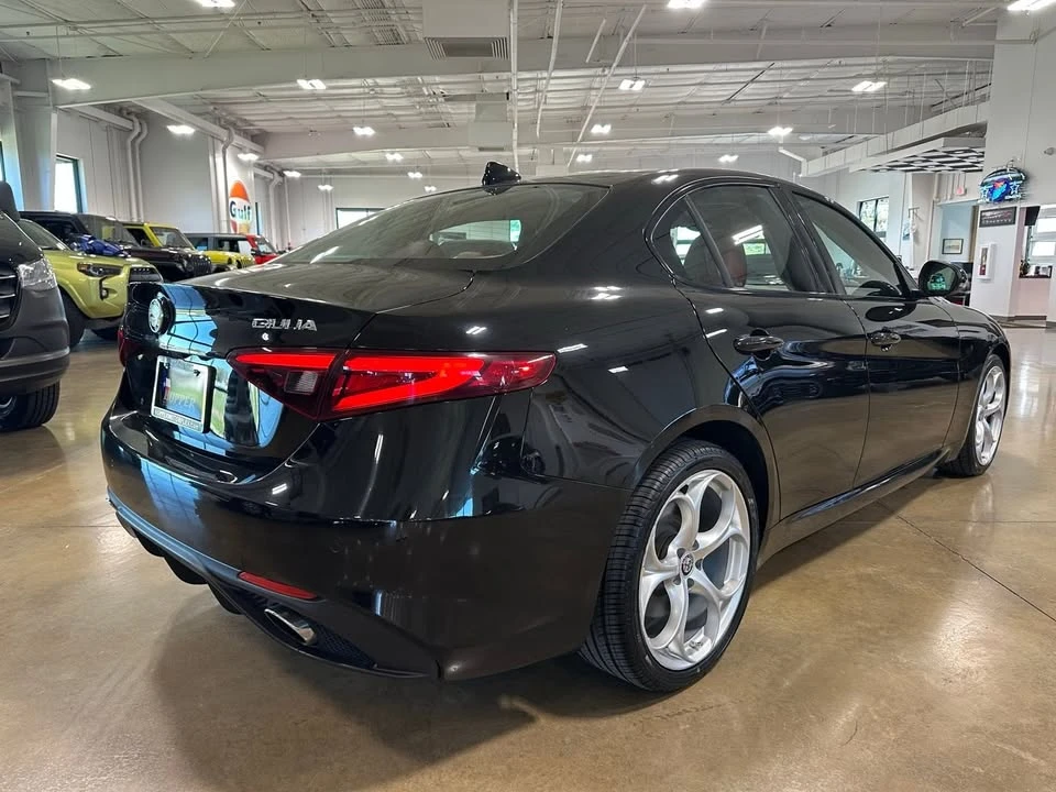 2018 Alfa Romeo Giulia - Image 5 of 19