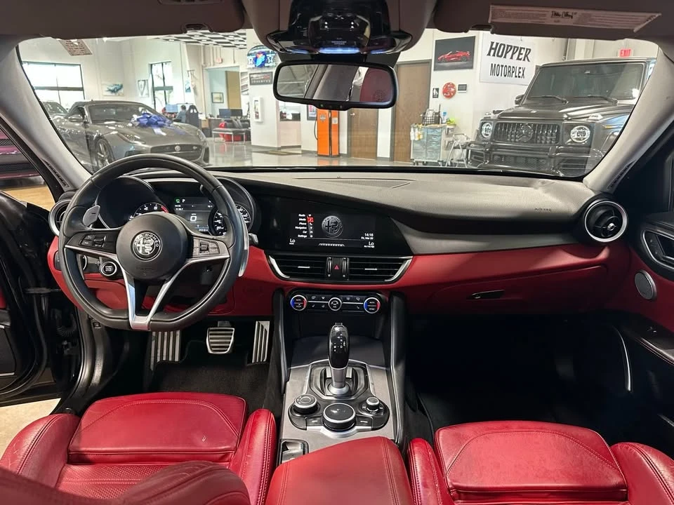 2018 Alfa Romeo Giulia - Image 13 of 19