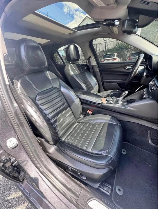 2018 Alfa Romeo Giulia - Image 7 of 9