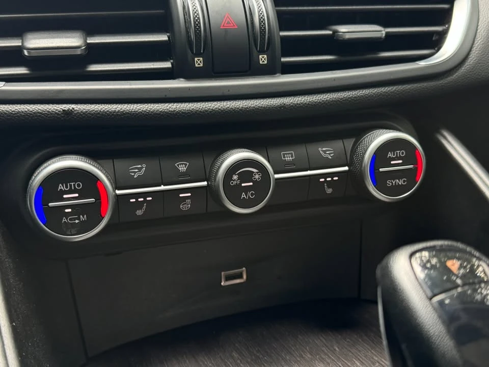 2018 Alfa Romeo Giulia - Image 15 of 20