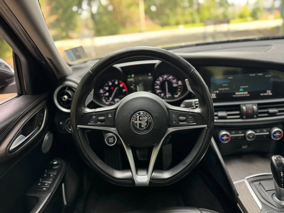 2018 Alfa Romeo Giulia - Image 11 of 20