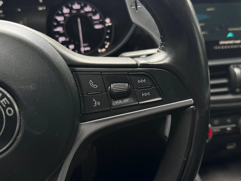 2018 Alfa Romeo Giulia - Image 17 of 20