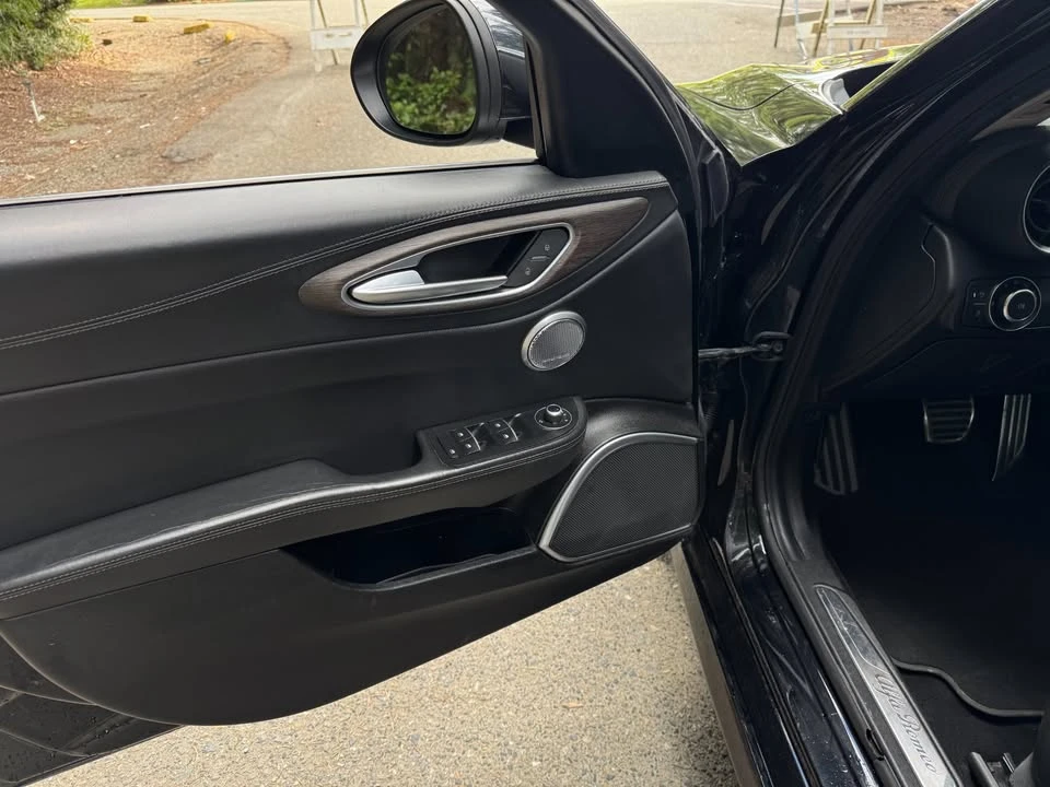 2018 Alfa Romeo Giulia - Image 9 of 20