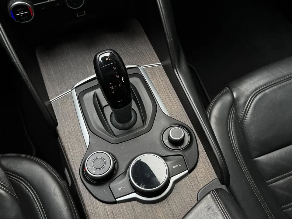 2018 Alfa Romeo Giulia - Image 14 of 20