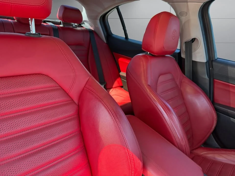 2018 Alfa Romeo Giulia - Image 14 of 20