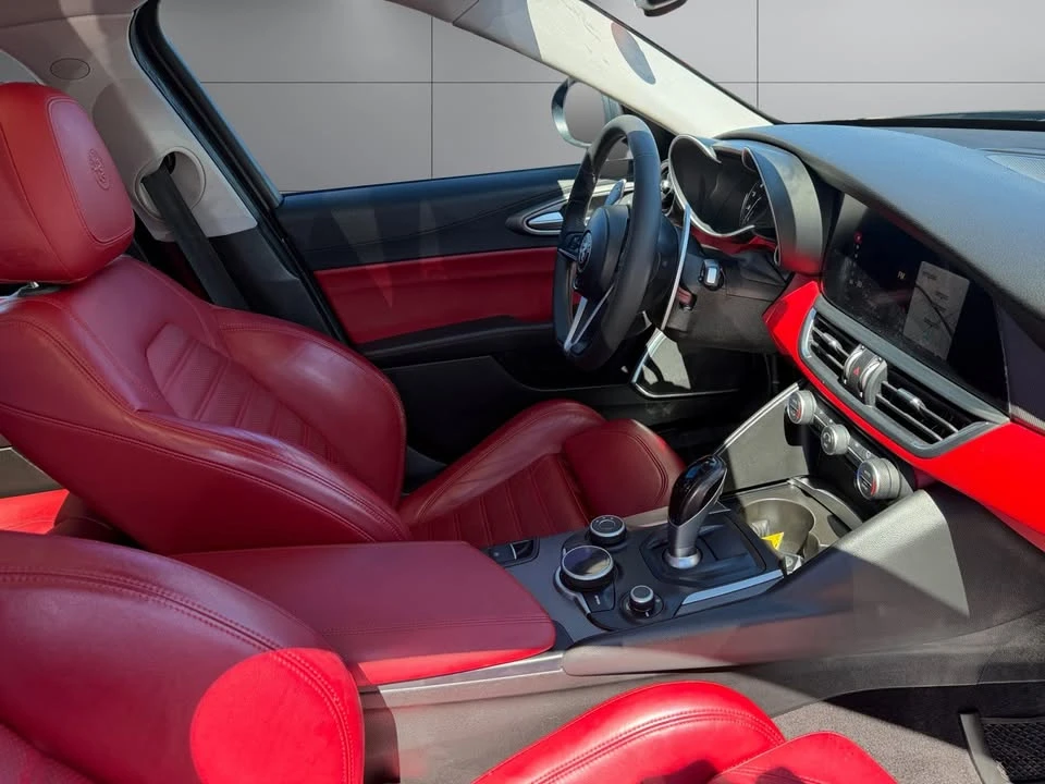 2018 Alfa Romeo Giulia - Image 13 of 20