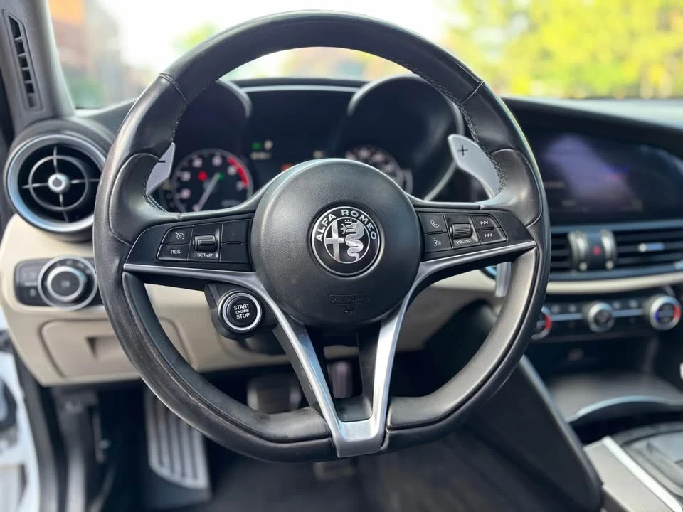 2018 Alfa Romeo Giulia - Image 7 of 8