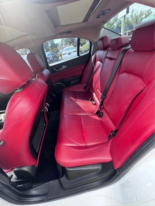 2018 Alfa Romeo Giulia - Image 7 of 8