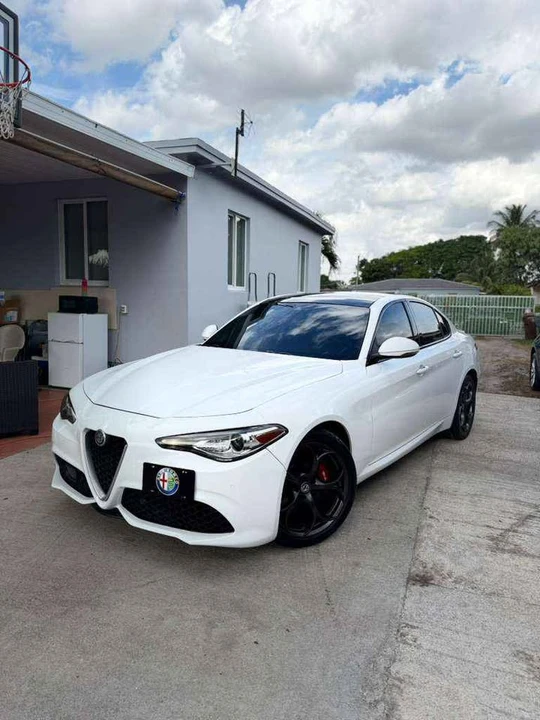 2018 Alfa Romeo - Image 3 of 11