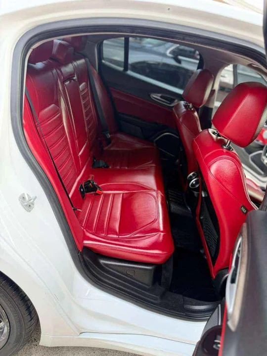2018 Alfa Romeo - Image 10 of 11
