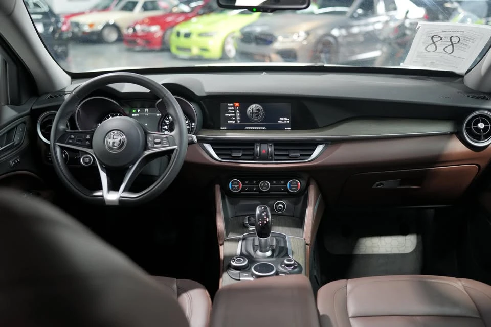 2018 Alfa Romeo Stelvio - Image 16 of 19