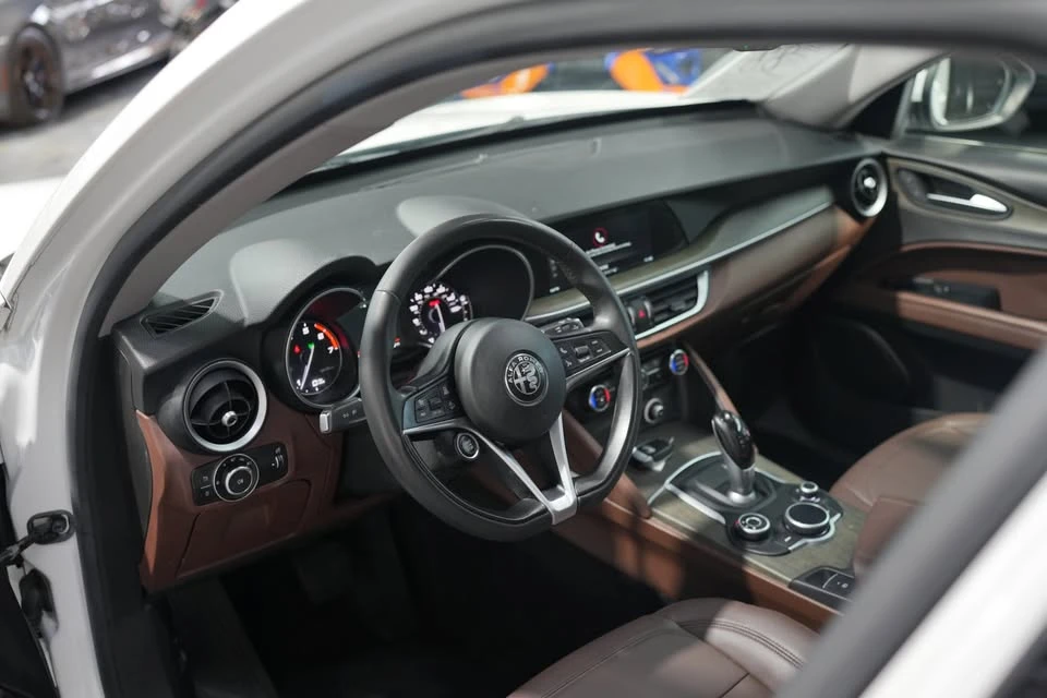 2018 Alfa Romeo Stelvio - Image 15 of 19