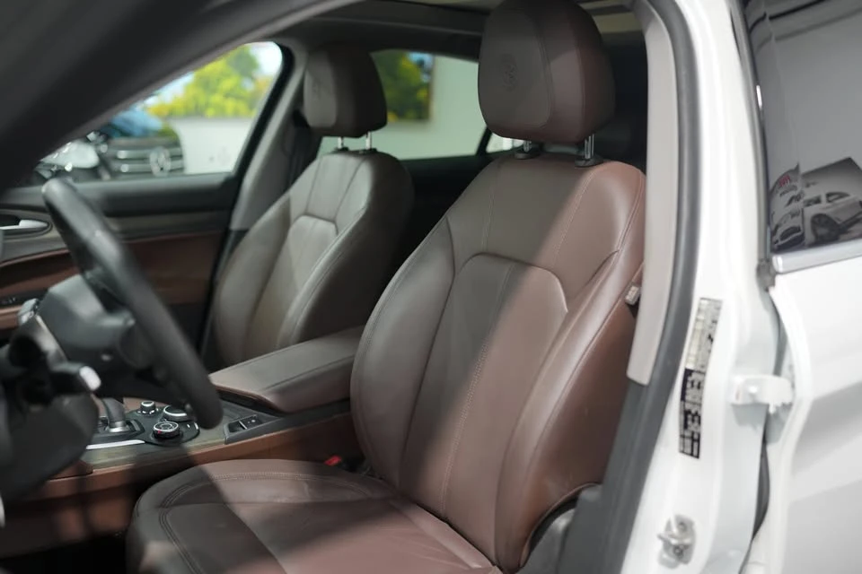 2018 Alfa Romeo Stelvio - Image 18 of 19