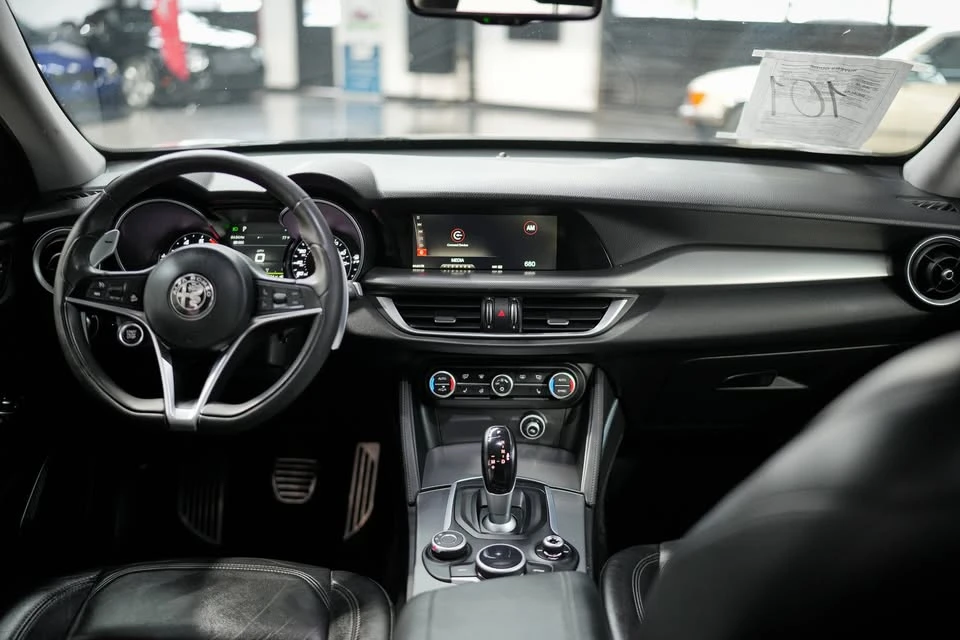 2018 Alfa Romeo Stelvio - Image 17 of 20