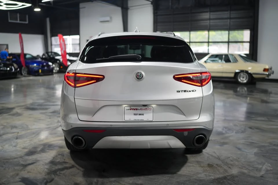 2018 Alfa Romeo Stelvio - Image 11 of 20