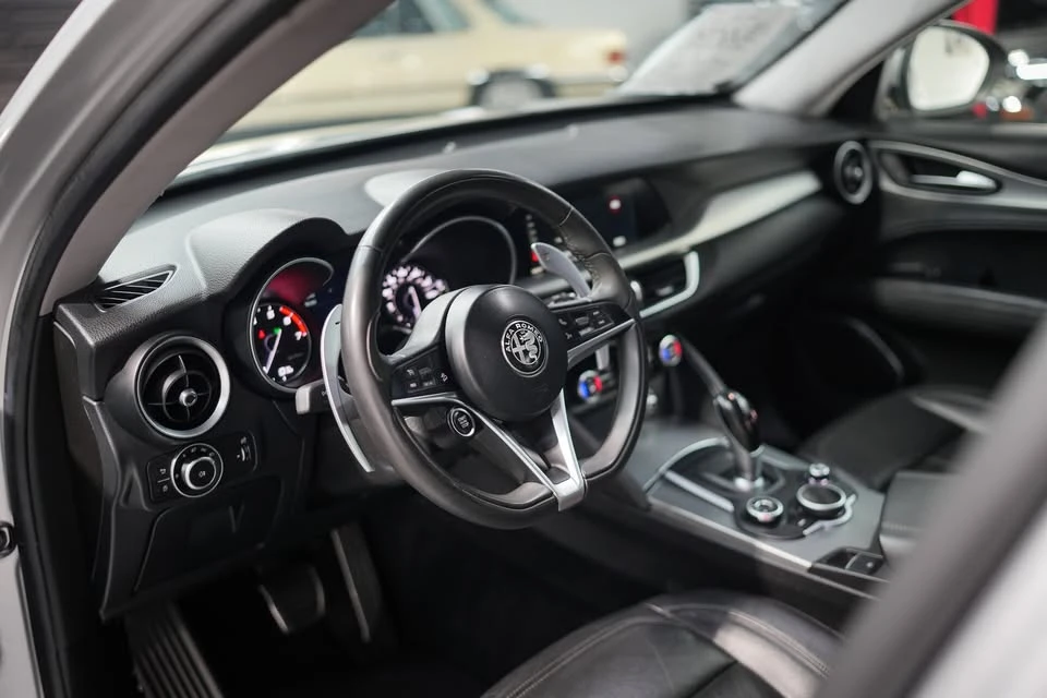 2018 Alfa Romeo Stelvio - Image 16 of 20