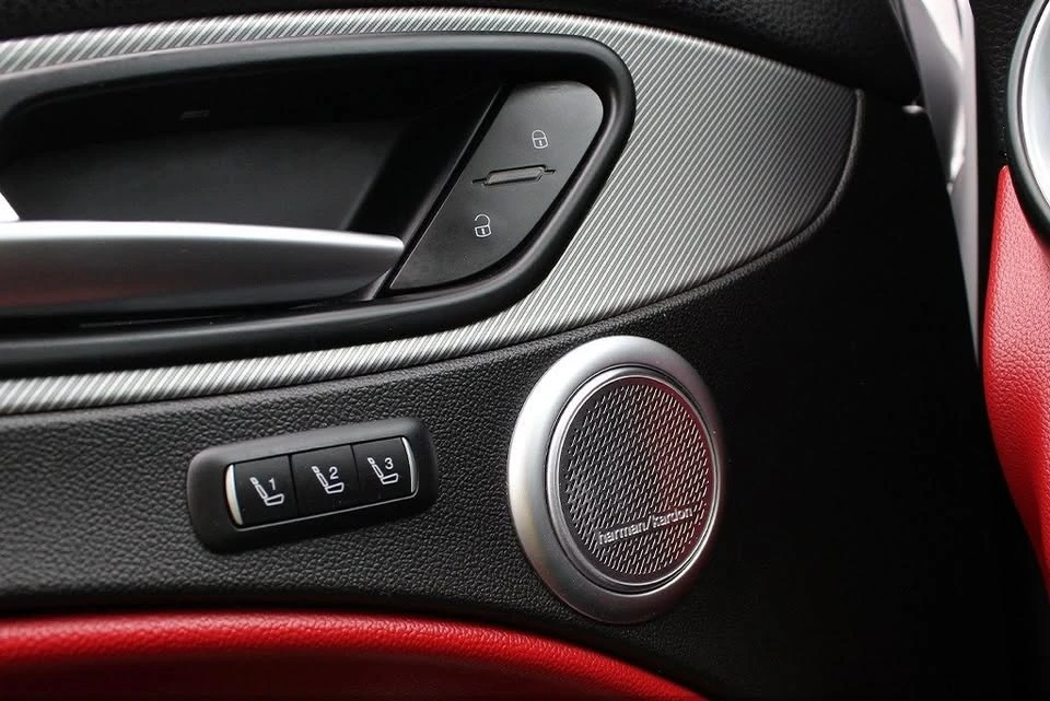 2018 Alfa Romeo Stelvio - Image 18 of 20