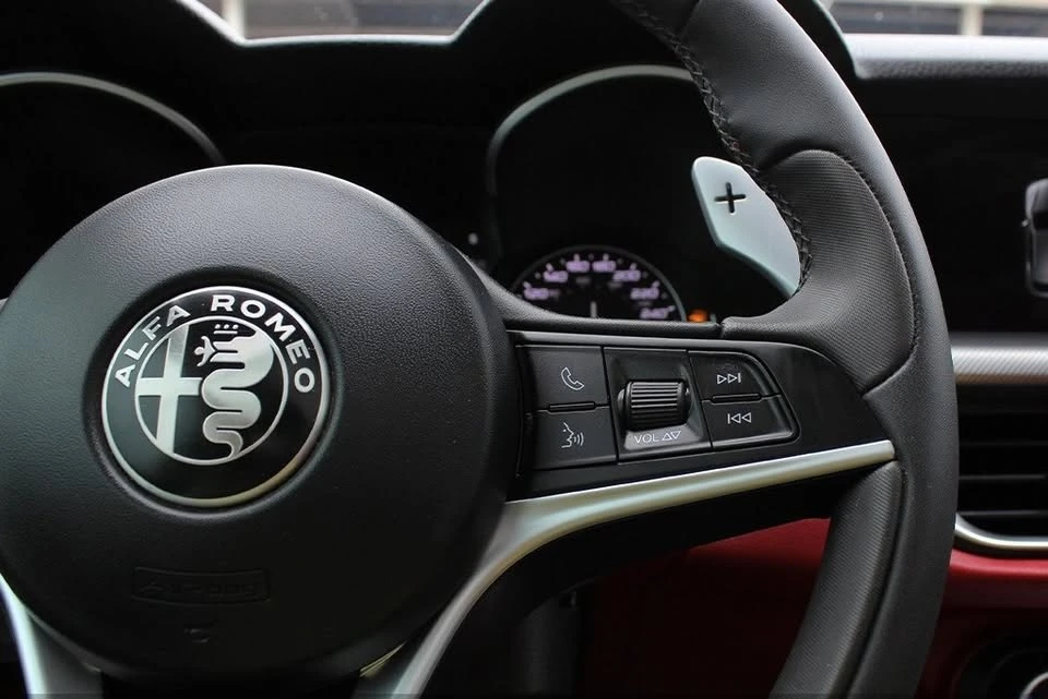 2018 Alfa Romeo Stelvio - Image 11 of 20