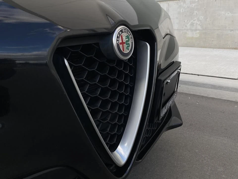 2018 Alfa Romeo Stelvio - Image 15 of 18