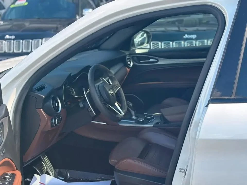 2018 Alfa Romeo Stelvio - Image 15 of 18
