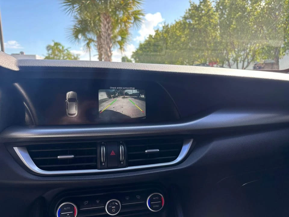 2018 Alfa Romeo Stelvio - Image 16 of 17