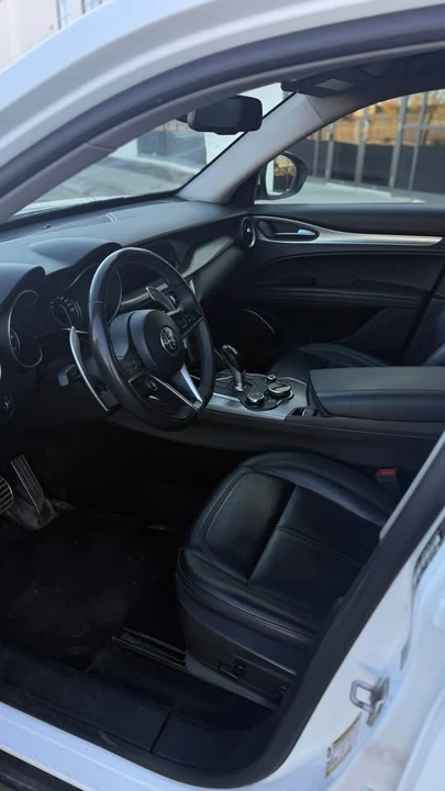 2018 Alfa Romeo Stelvio - Image 8 of 12