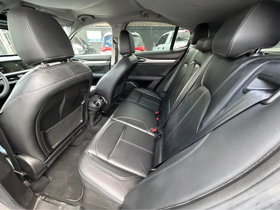 2018 Alfa Romeo Stelvio - Image 5 of 12