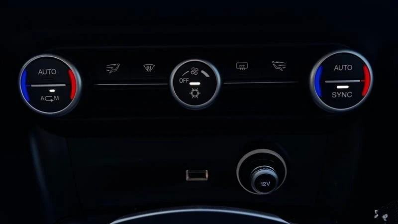 2018 Alfa Romeo Stelvio - Image 10 of 17