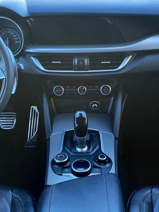 2018 Alfa Romeo Stelvio - Image 17 of 19