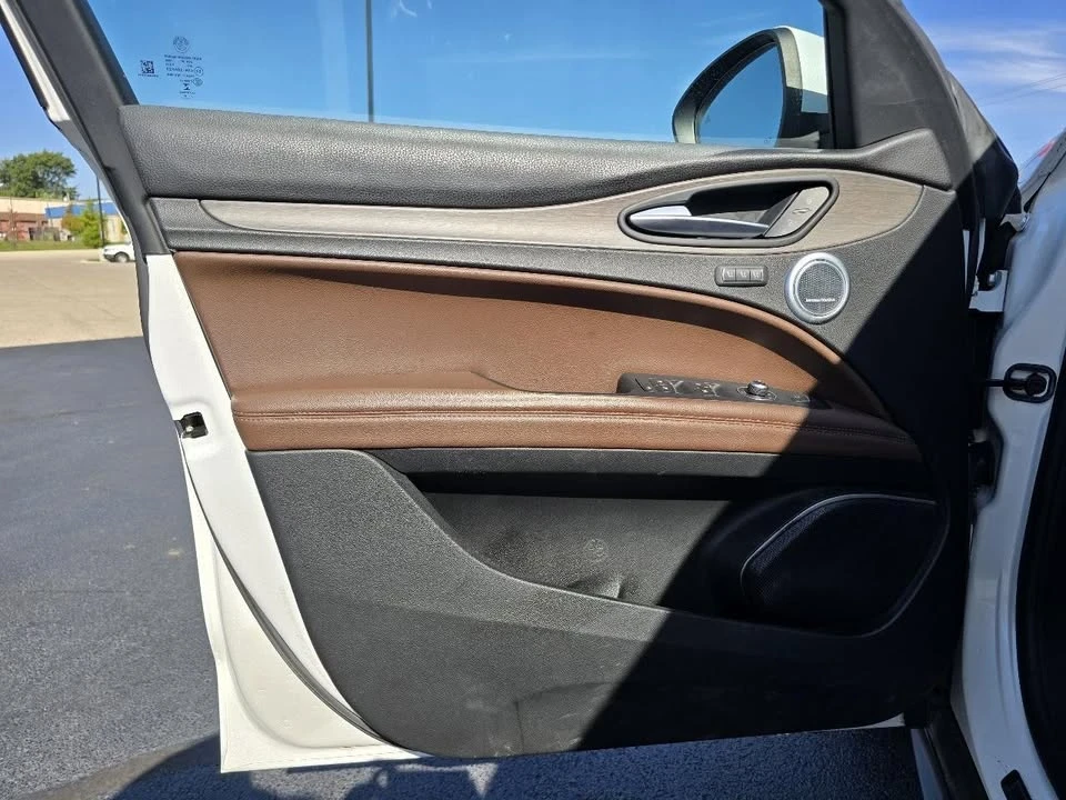 2018 Alfa Romeo Stelvio - Image 14 of 20