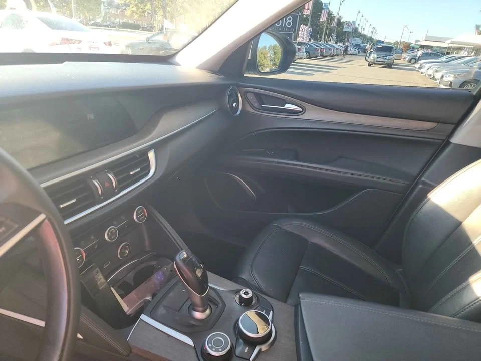 2018 Alfa Romeo Stelvio - Image 16 of 18