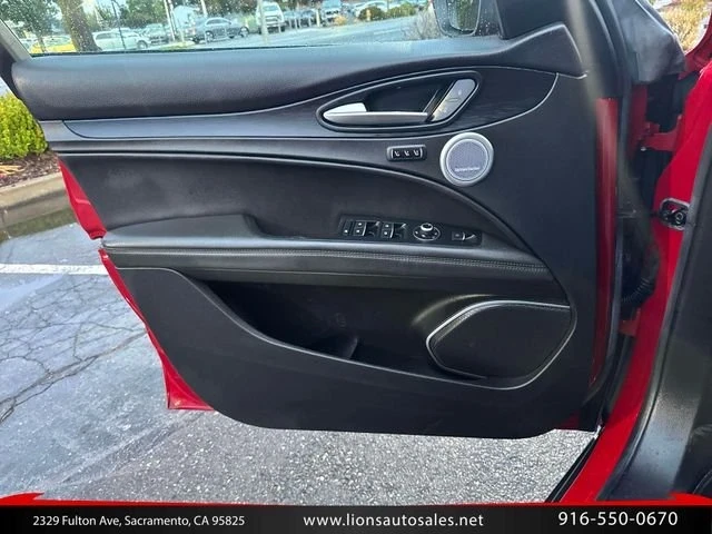 2018 Alfa Romeo Stelvio - Image 17 of 20