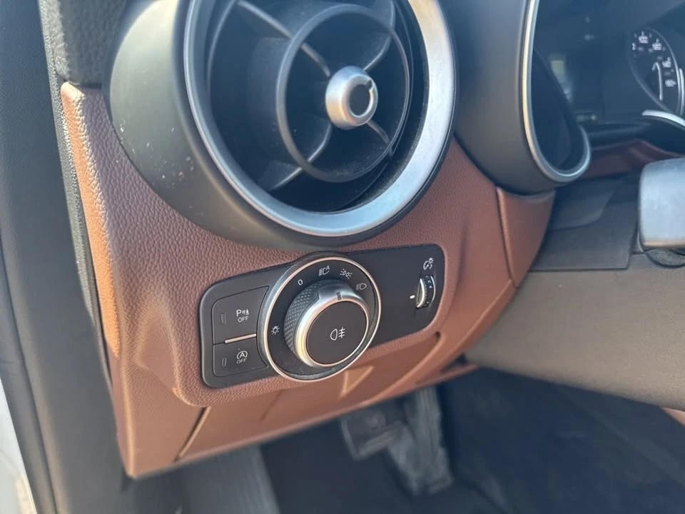2018 Alfa Romeo Stelvio - Image 13 of 20