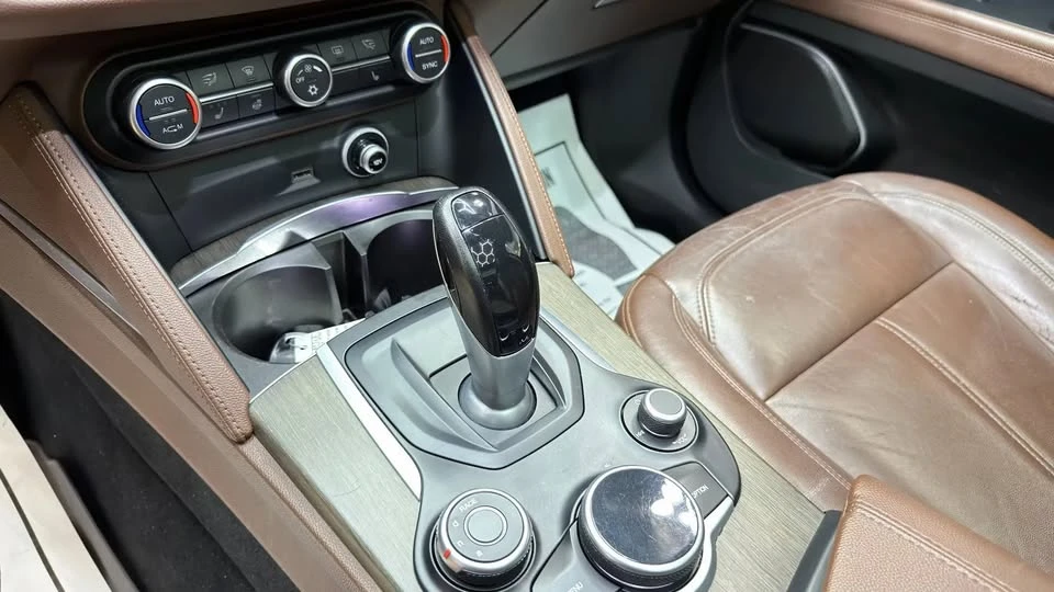 2018 Alfa Romeo Stelvio - Image 14 of 15