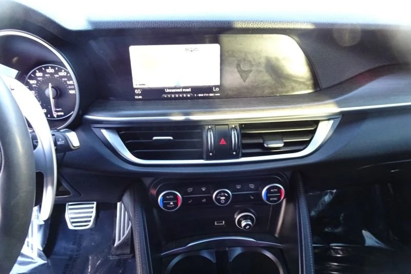 2018 Alfa Romeo Stelvio - Image 15 of 19