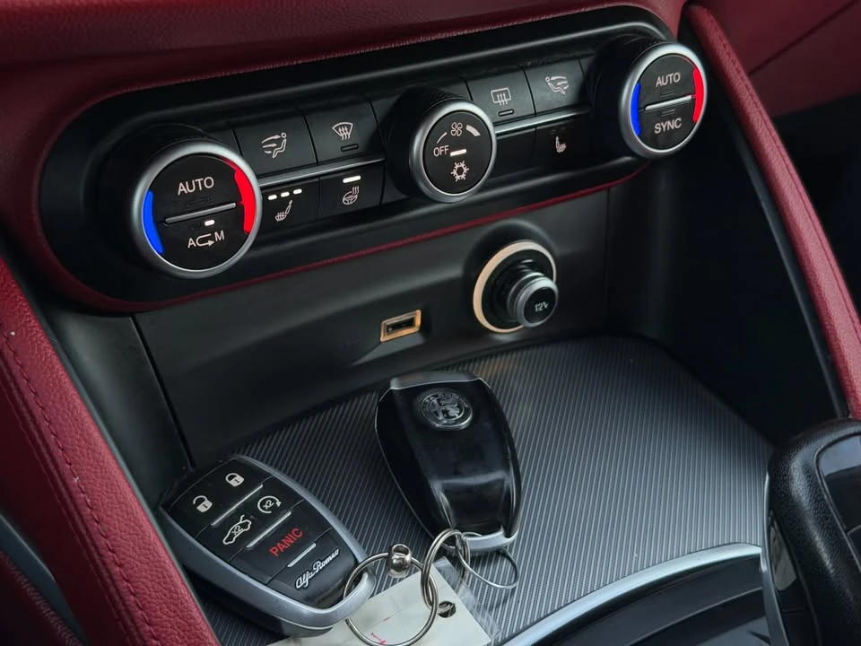 2018 Alfa Romeo Stelvio - Image 15 of 18
