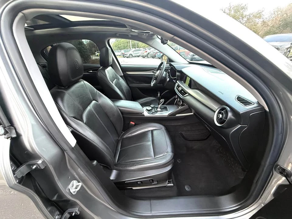 2018 Alfa Romeo Stelvio - Image 13 of 18