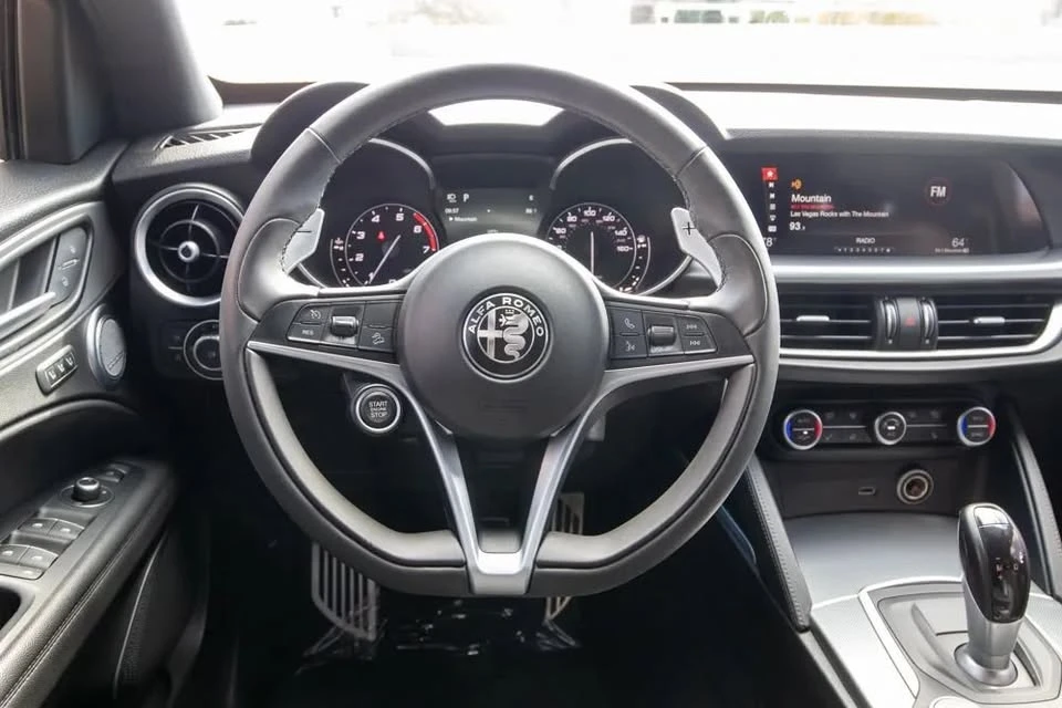 2018 Alfa Romeo Stelvio - Image 11 of 20