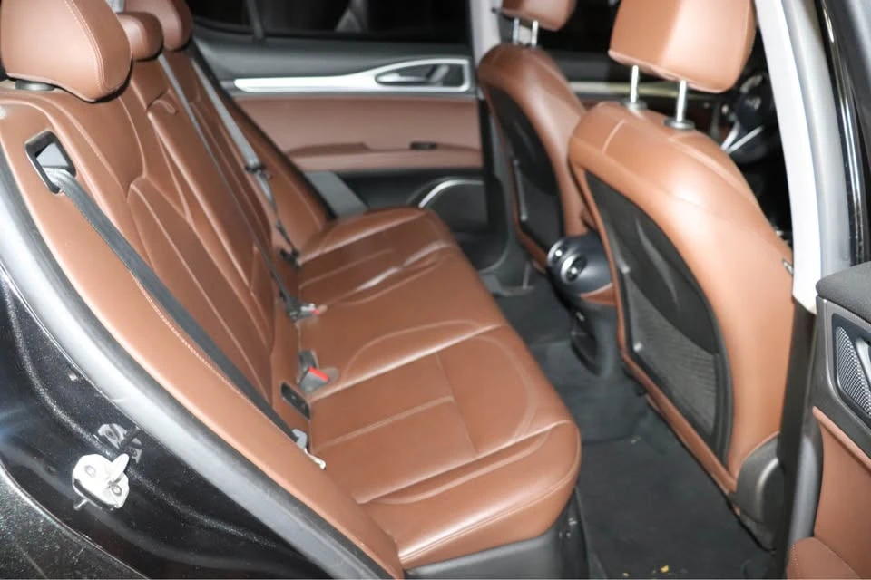 2018 Alfa Romeo Stelvio - Image 14 of 20