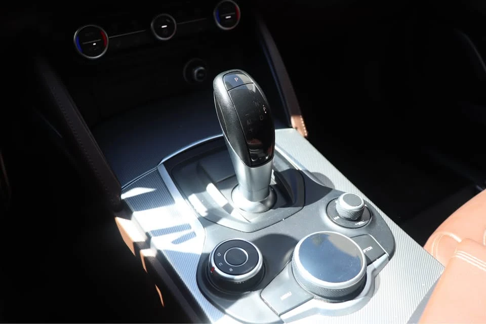 2018 Alfa Romeo Stelvio - Image 17 of 20