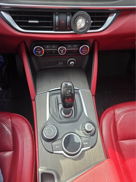 2018 Alfa Romeo Stelvio - Image 13 of 21