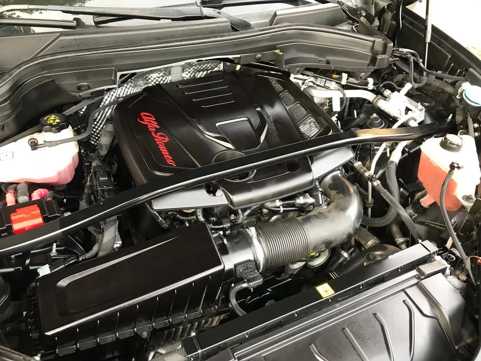 2018 Alfa Romeo Stelvio - Image 16 of 17