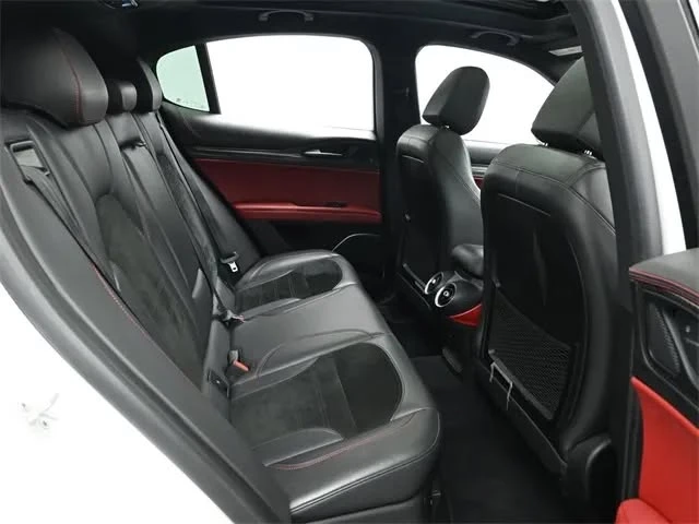 2018 Alfa Romeo Stelvio - Image 17 of 20