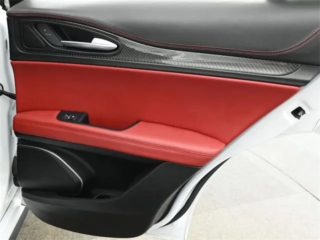 2018 Alfa Romeo Stelvio - Image 16 of 20