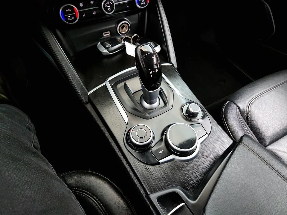 2018 Alfa Romeo Stelvio - Image 16 of 31