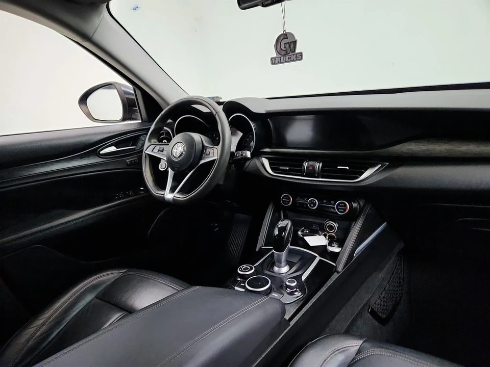 2018 Alfa Romeo Stelvio - Image 24 of 31