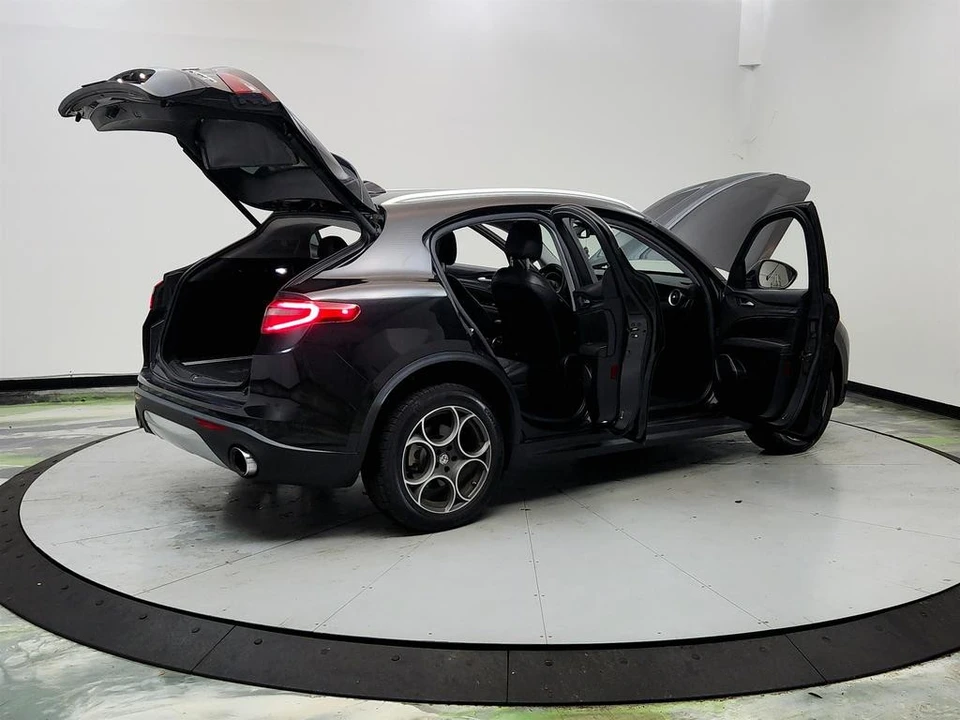 2018 Alfa Romeo Stelvio - Image 11 of 31
