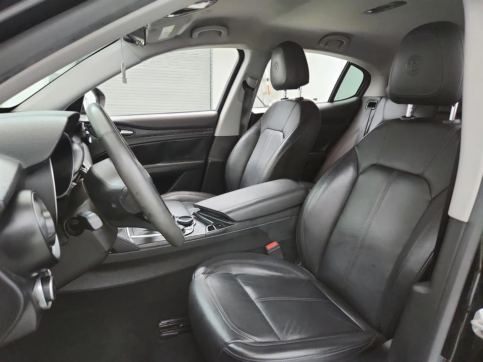 2018 Alfa Romeo Stelvio - Image 14 of 31