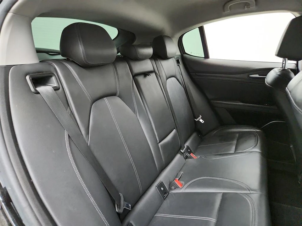 2018 Alfa Romeo Stelvio - Image 27 of 31