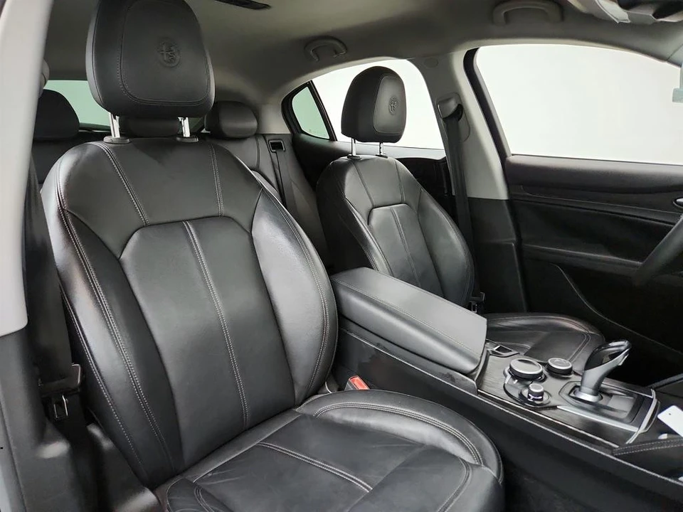 2018 Alfa Romeo Stelvio - Image 25 of 31